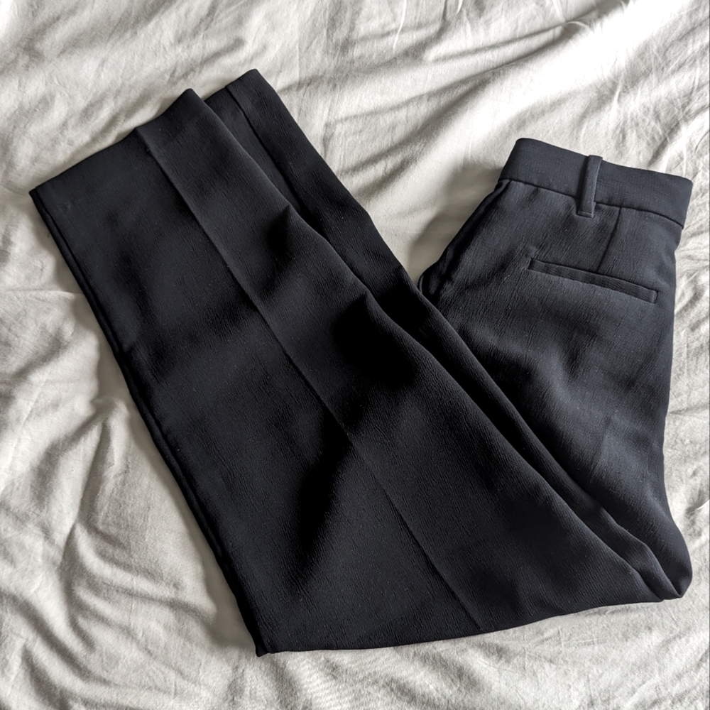 ARITZIA Wilfred Carrot Pant in Black. Size 00
